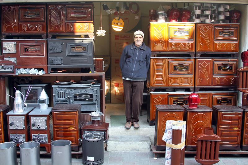 Soğuk hava, soba satıcılarının yüzünü güldürdü