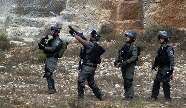 Batı Şeria'da 10 Filistinli yaralandı