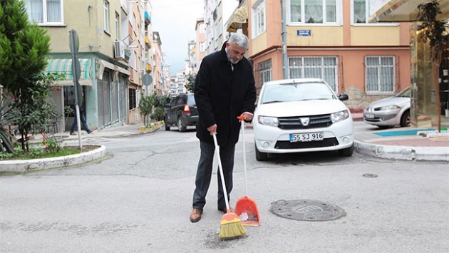 Esnaftan 'sokak temizliği'nde örnek davranış