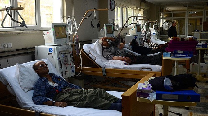 Diyaliz hastalarına televizyon ve kütüphane hizmeti veriliyor