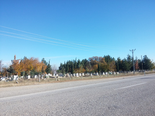 Kâhta Belediyesi mezarlıklarda çevre düzenleme çalışmaları başlattı