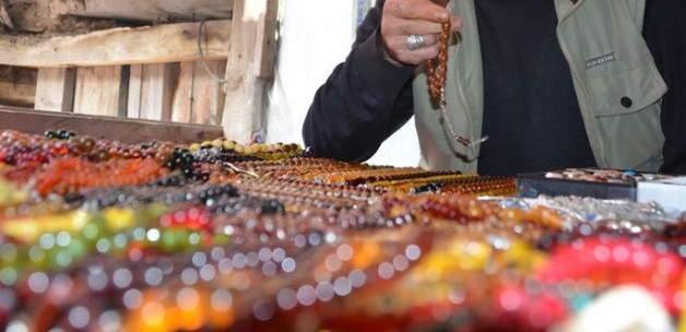 Gök taşından yapılan tespih rekor fiyatla satışta