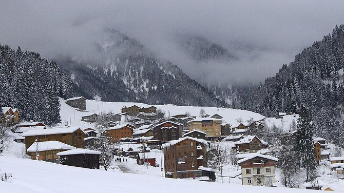 Ayder Yaylası kışın da ziyaretçi akınına uğruyor