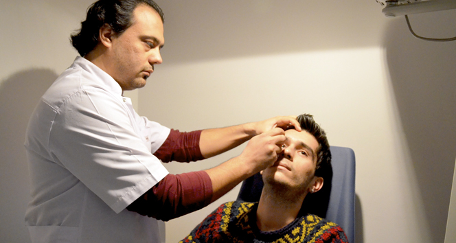 Yağız: 'Göz damlasının yanlış kullanımı kör ediyor