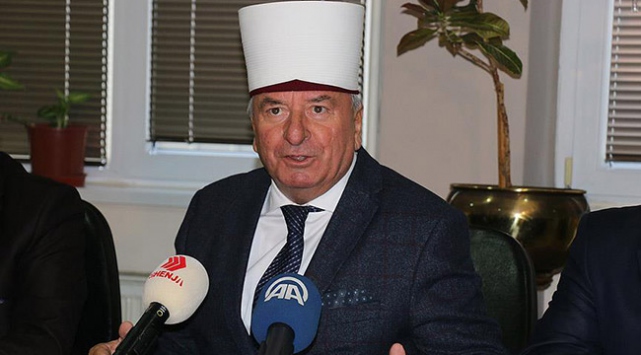 'Yeni Cami İslam Birliğinin mülkiyetine iade edilmeli