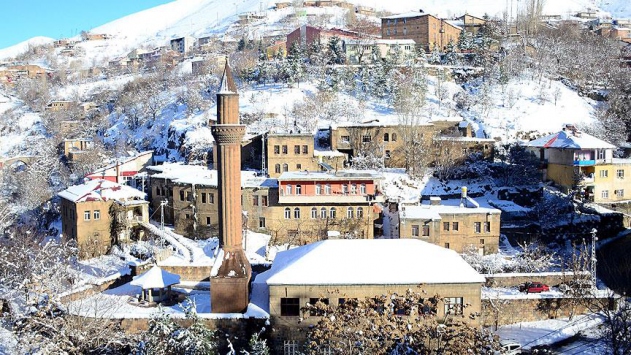 Nisan ayında lapa lapa kar yağdırıldı