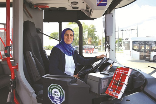 Meslek öğrenmeye ne dört çocuk, ne de başörtülü olmak engel