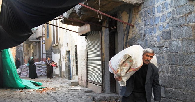 Sur halkı ilçeyi terk ediyor