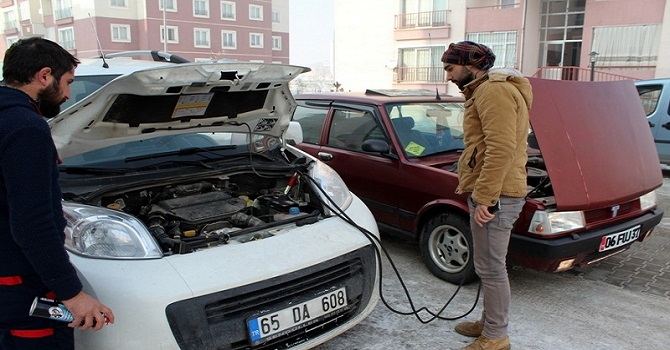 Ağrı buz kesti, araçlar çalışmadı