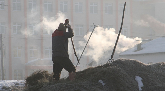 Doğu'da işçilerin soğukla mücadelesi