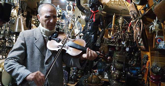 58 yıldır antika topluyor