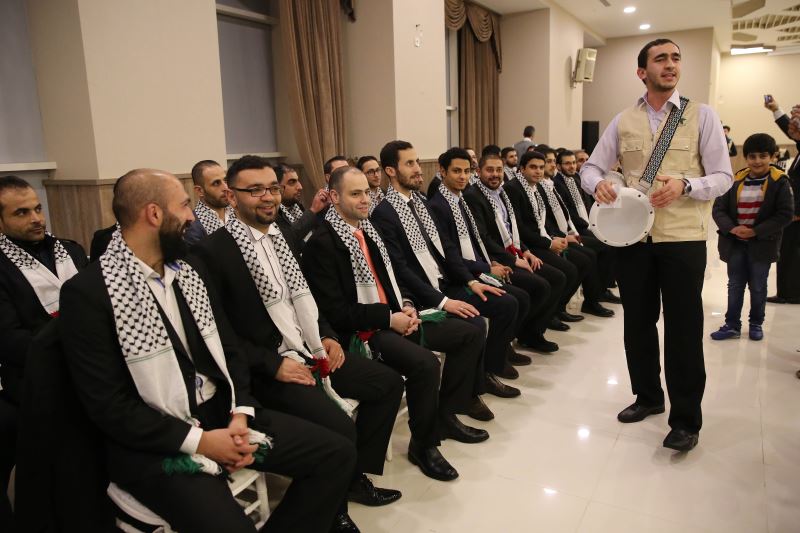 Filistinli gençler toplu düğünle dünya evine girdi