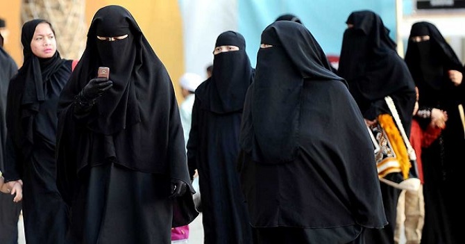 Suudi Arabistan'da kadınlar ilk kez seçime katıldı