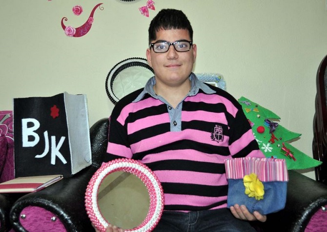 17 yılda 28 kez ameliyat geçirdi