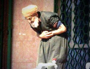 Çevremizde olmasaydı, beli bükük ihtiyar