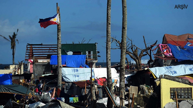 Filipinler Melor tayfununun etkisi altında
