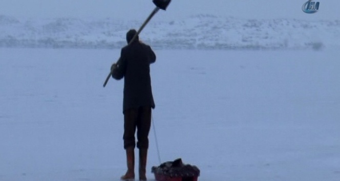 Çıldır Gölü dondu