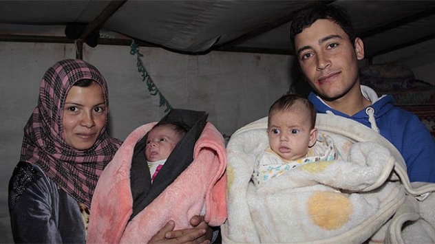 Suriyeli ikiz bebekler çadırda yaşam savaşı veriyor
