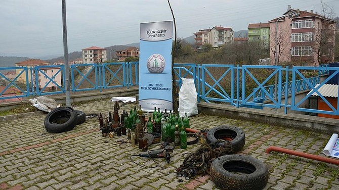 Zonguldak'ta öğrencilerin su altından çıkardıkları şaşırttı