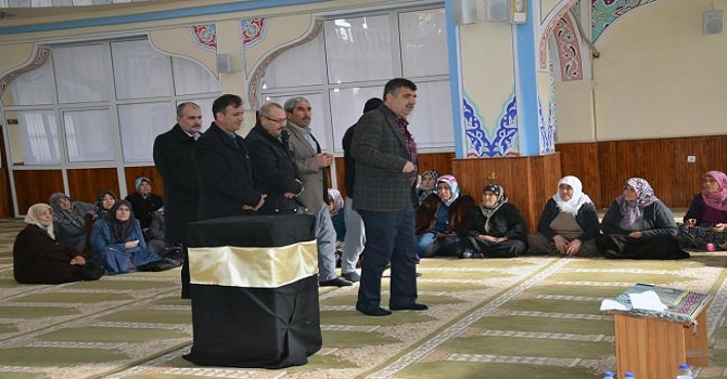 Besni'de umreye gideceklere seminer