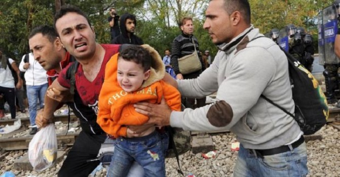 AB Komisyonu'ndan 'Suriyelileri alın' çağrısı