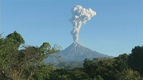 Meksika’daki yanardağ patladı