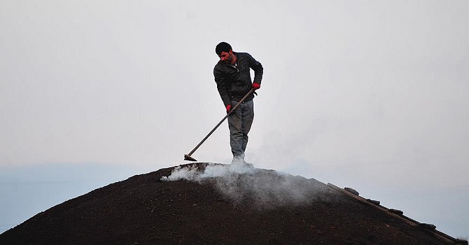 Odun kömürü işçilerinin kış mesaisi