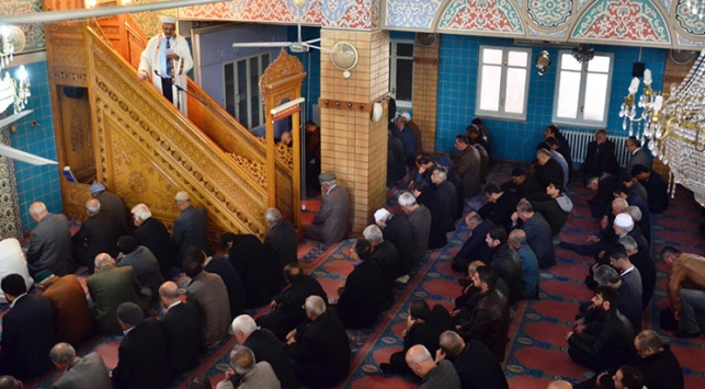 Cuma namazı 7 yıl hapisten kurtardı