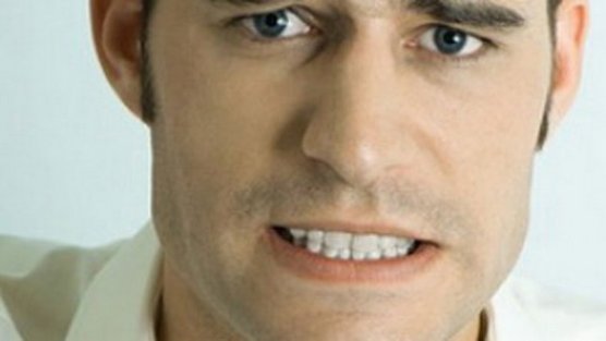 Diş sıkma hastalığı stres kaynaklı