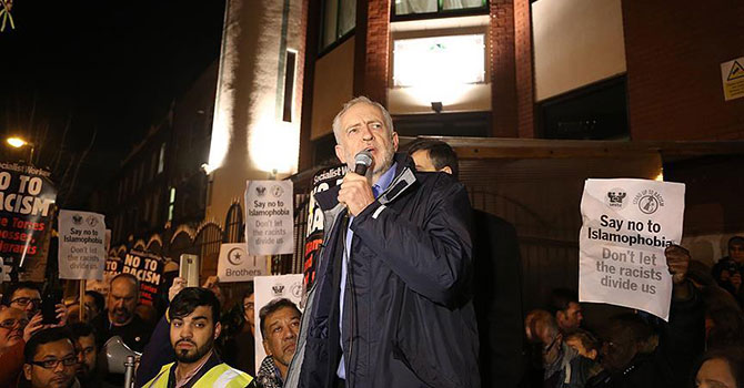 Hey Trump! Gel beraber cami gezelim