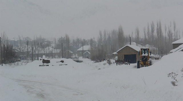 Doğu'da donmaya karşı naylon ve battaniyeli önlem
