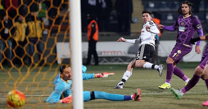 Kartal zirvedeki yerini korudu