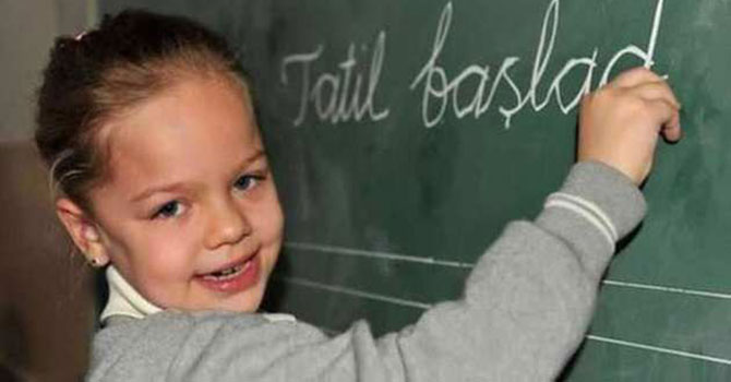 Bakanlık, yarıyıl tatilini 1 aya çıkarıyor