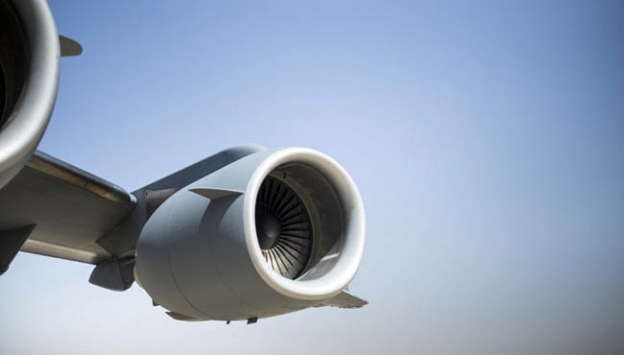 Müslüman ailenin uçağa binmesi engellendi