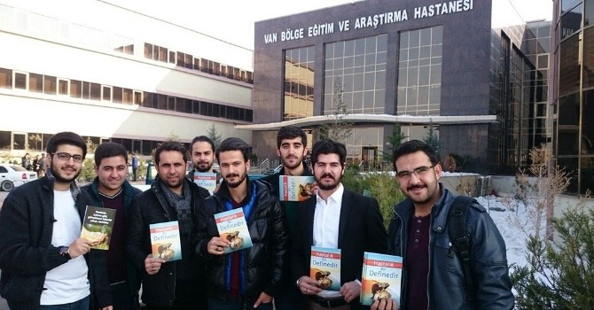 Hastanede yatan hastaları Hastalar Risalesi ile tanıştırdılar