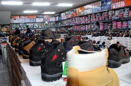 Havaların sıcak gitmesi ayakkabı satışlarını büyük oranda düşürdü