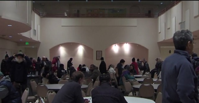 ABD'de bir cami kapılarını evsizlere açtı