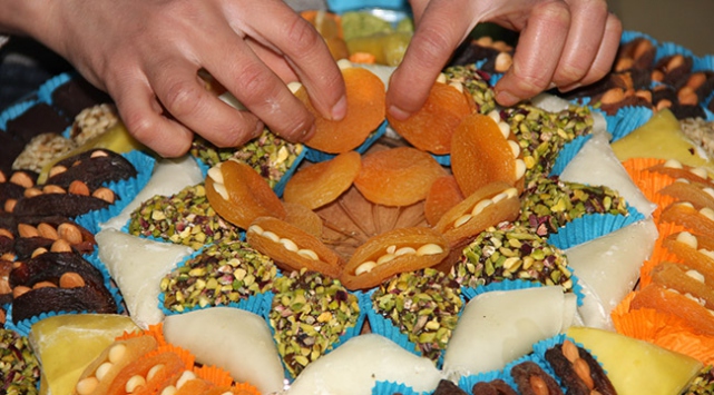 Kayısıdan hazırlanan özel siniler rağbet görüyor