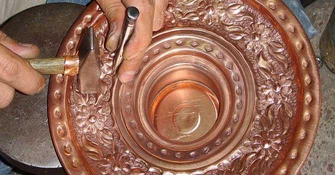 Kızına yurt çıkmayınca ek gelir için bakırcılığa başladı