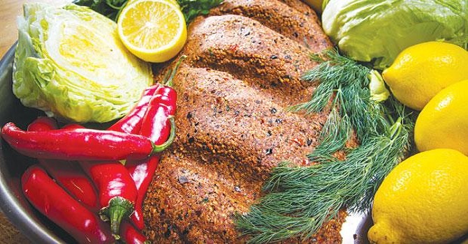 Urfa'da damaklar çiğ köfte ile şenlendi