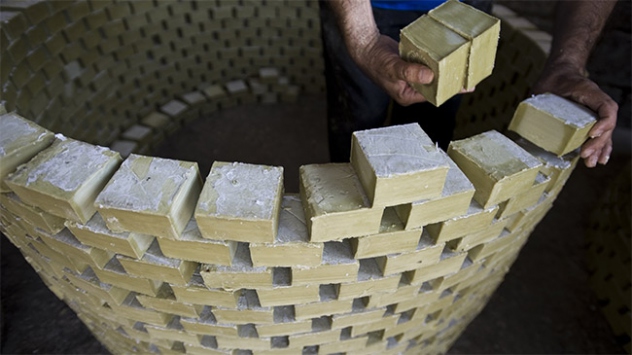 Atadan kalma yöntemle zeytinyağı sabunu üretiyor