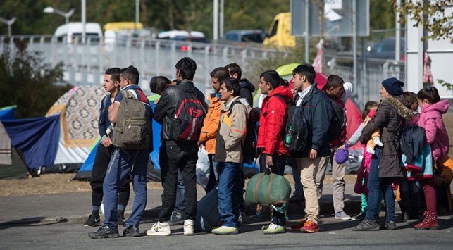 Almanya'da kayıtlı sığınmacı sayısı 1,1 milyon