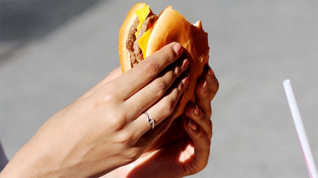 Fast food, çocuklarda kronik hastalığa neden oluyor