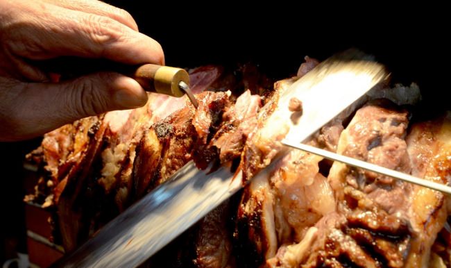 Cağ kebabı kış turizminin gözdesi