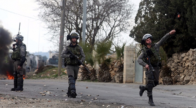 İsrail askerlerinin vurduğu Filistinli genç yaşamını yitirdi