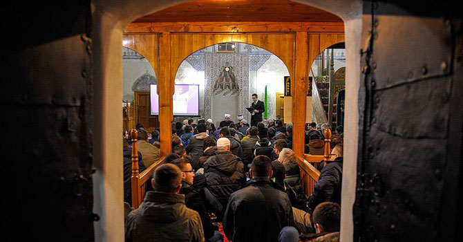 Avrupa'nın bu ülkesinde yeni yıla Kur'an okuyarak girdiler