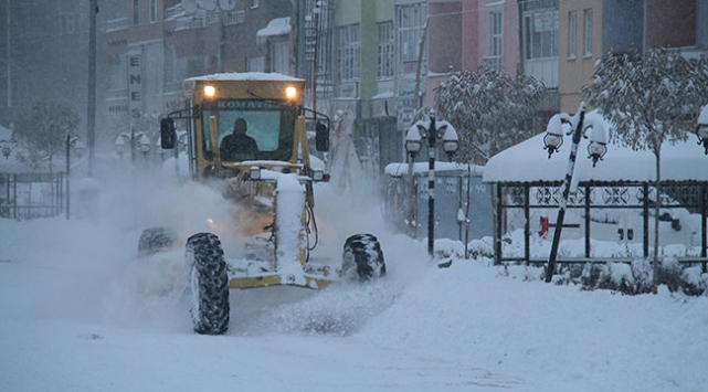 Kar yağışı birçok ilde ulaşımı olumsuz etkiledi