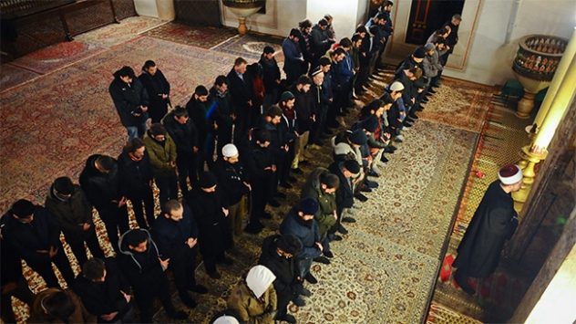 Türk ve Boşnak öğrenciler sabah namazında buluştu