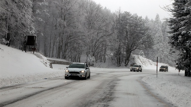 Uludağ'da kar kalınlığı 52 santimetreye ulaştı