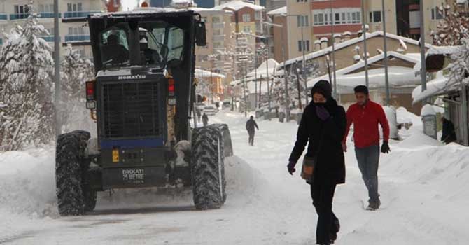 Van'da kar esareti 1050 köy yolu ulaşıma kapandı